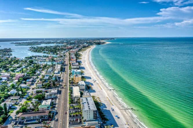 Sunset Beach Suites Сант Пит Бич Экстерьер фото