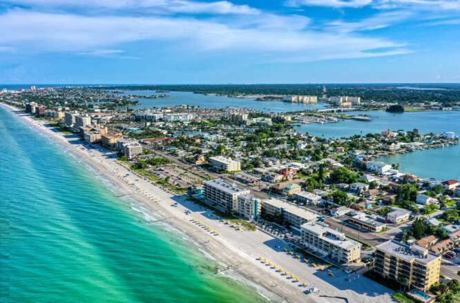Sunset Beach Suites Сант Пит Бич Экстерьер фото