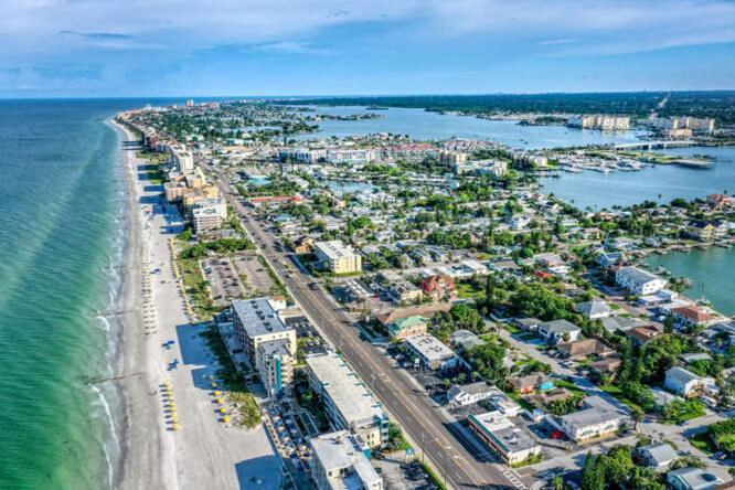 Sunset Beach Suites Сант Пит Бич Экстерьер фото